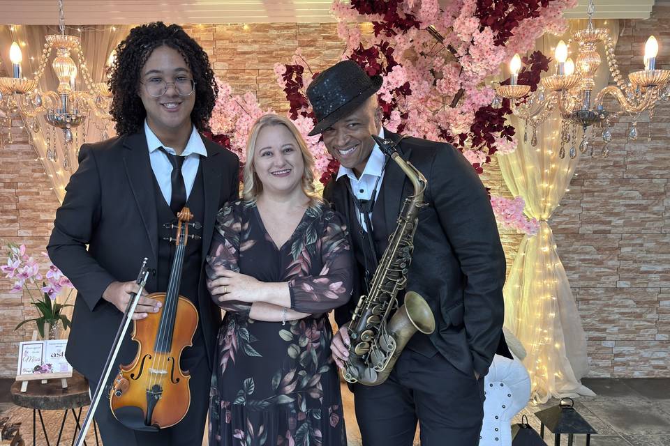 Celebrante e músicos