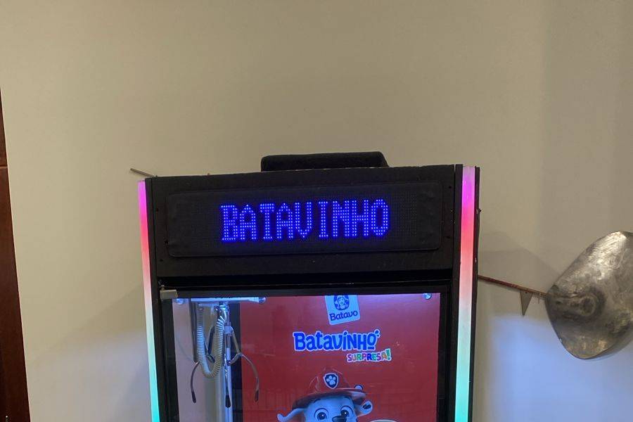 Grua de pelúcia e brindes