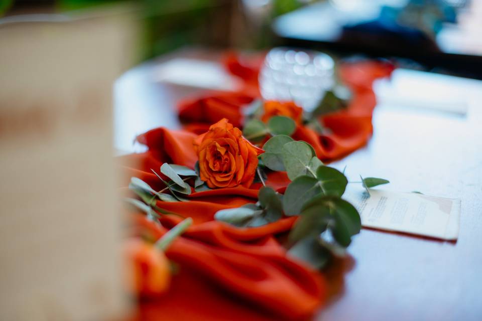 Mesa convidados velas e flores