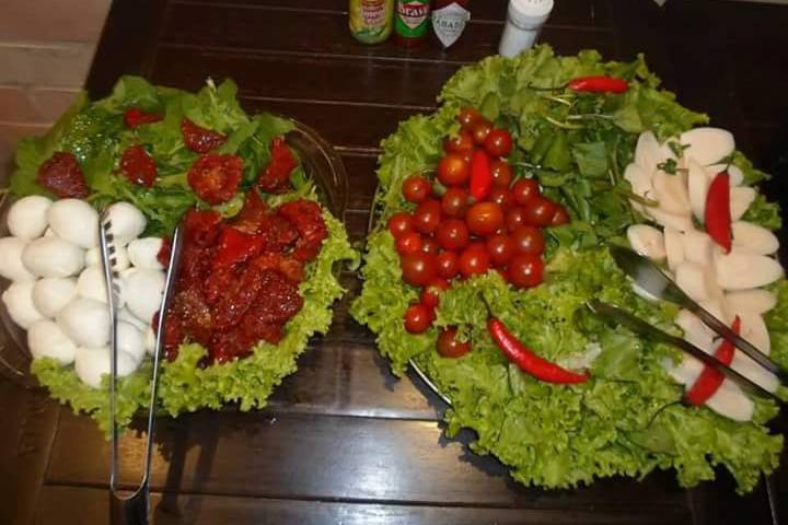 Salada de Mussarela e outro