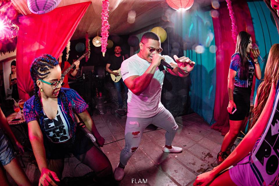 Música ao vivo para celebrar