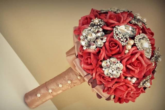 Buque de rosas com pedraria II