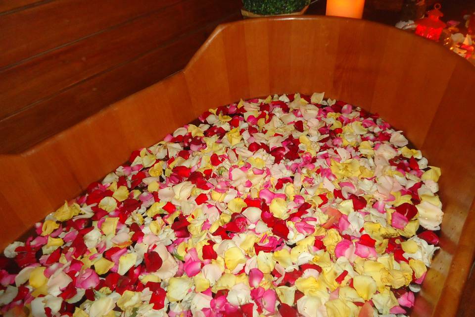 Ofurõ de rosas coloridas
