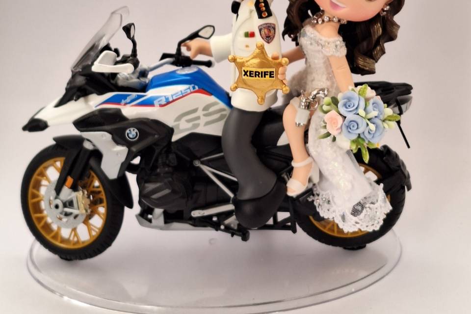Noivos com moto