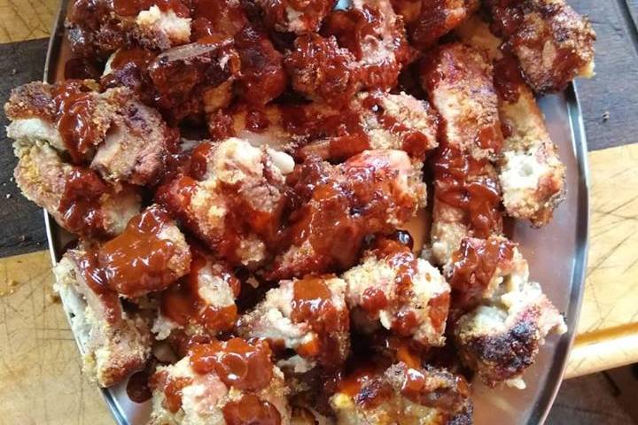 Costelinha suina empanada com