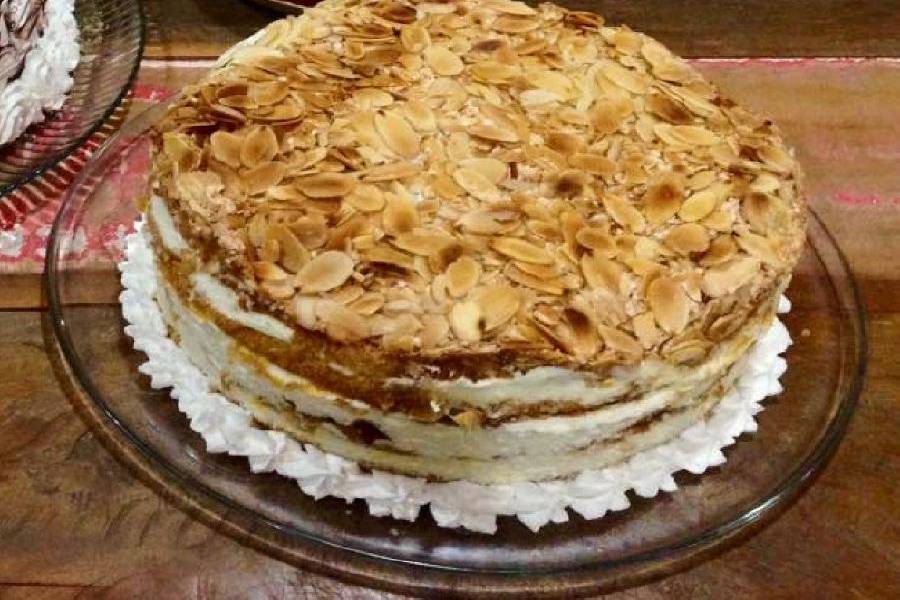 Torta de damasco com chantily