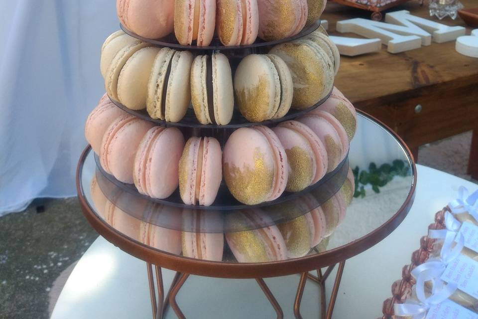 Torre com 60 macarons