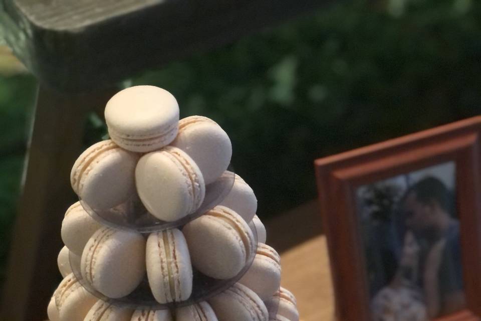 Torre com 100 macarons