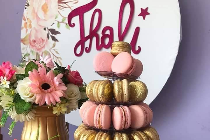 Torre com 100 macarons