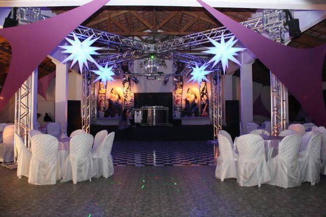 Mesas, cadeiras e toda a estrutura que você precisar para uma festa sem igual