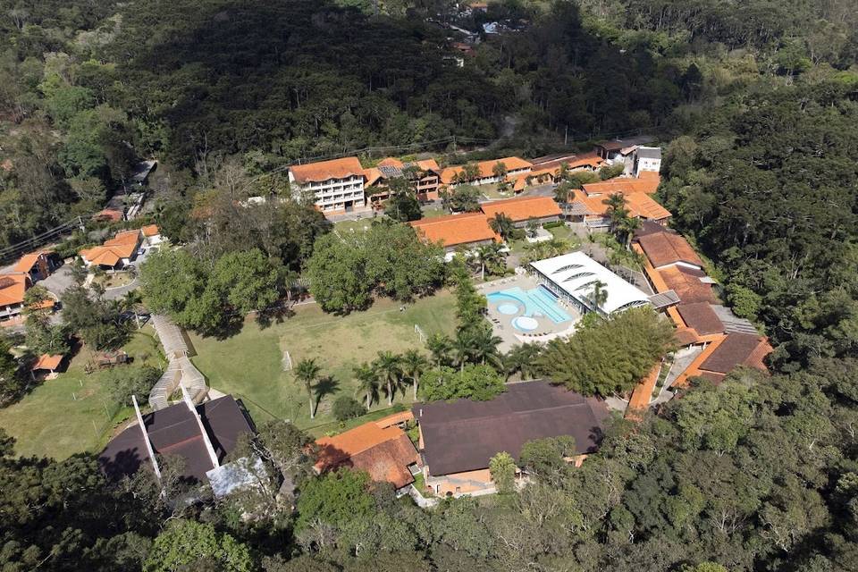 Vista aérea em meio a natureza