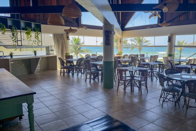 Restaurante interno com vista