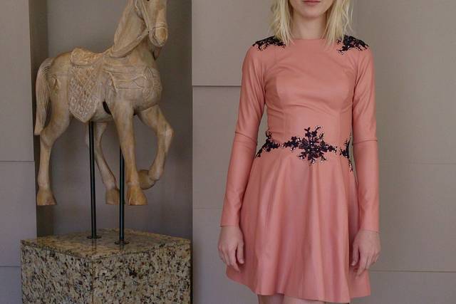 Vestido curto com manga