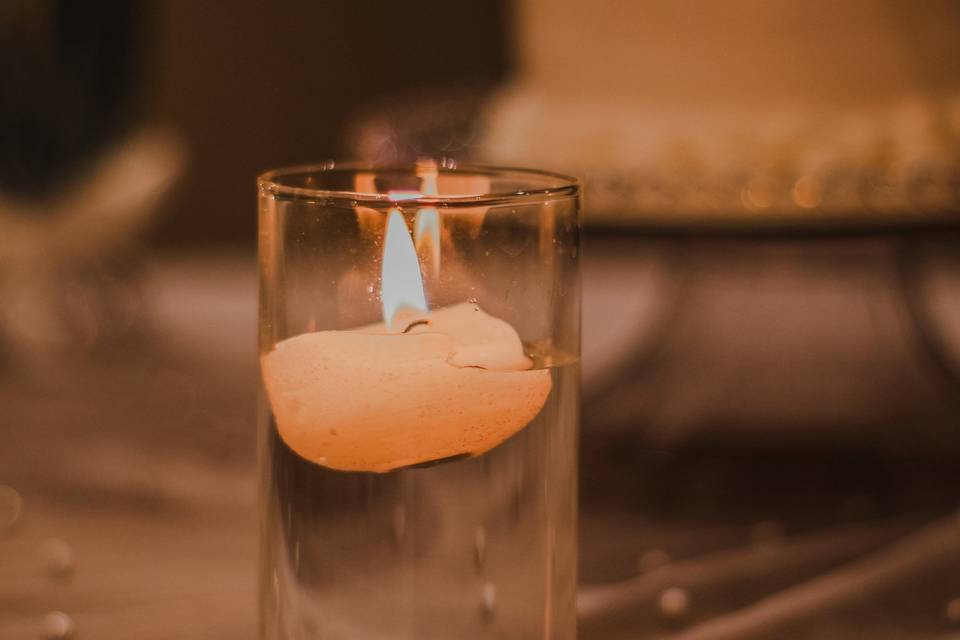 Vela flutuante na decoração