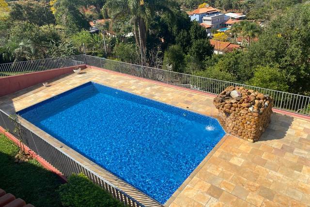 Área total da piscina