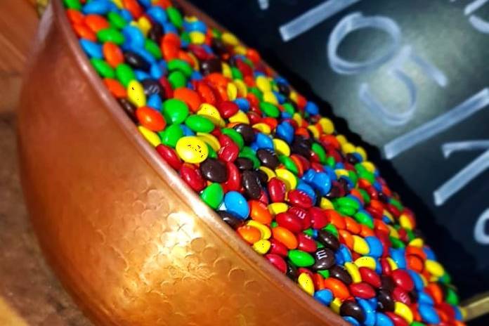 Tacho brigadeiro m&m's.