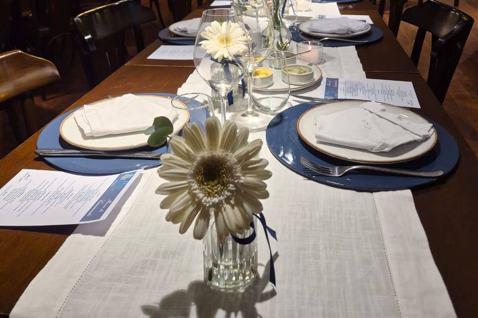Mesa convidados azul