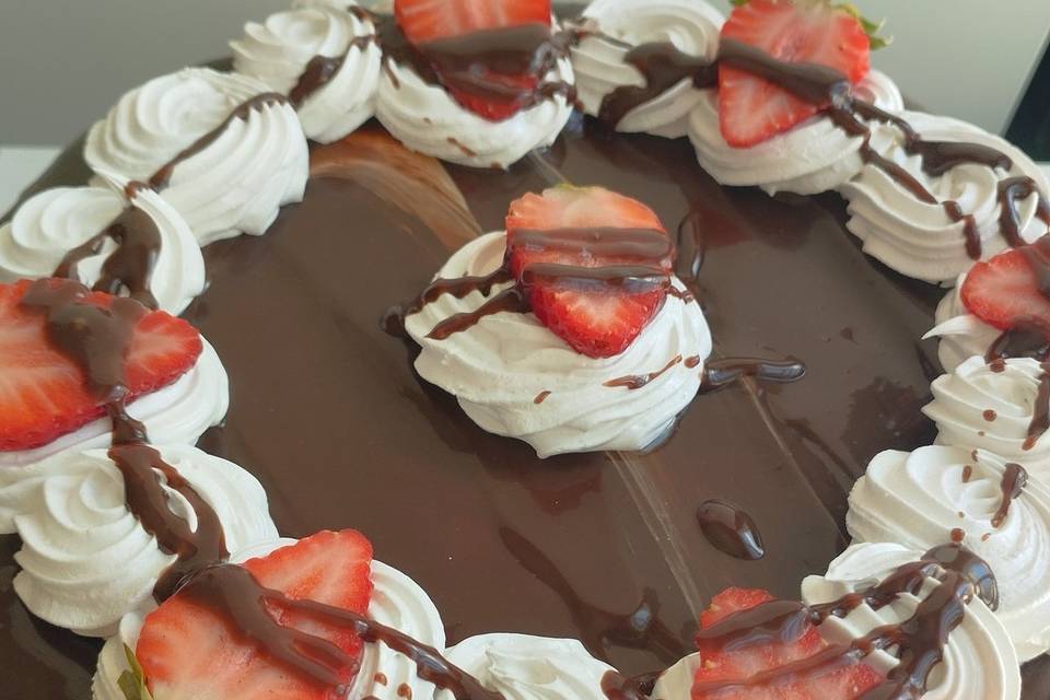 Torta chocolate com morango
