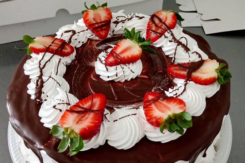 Torta chocolate com morango