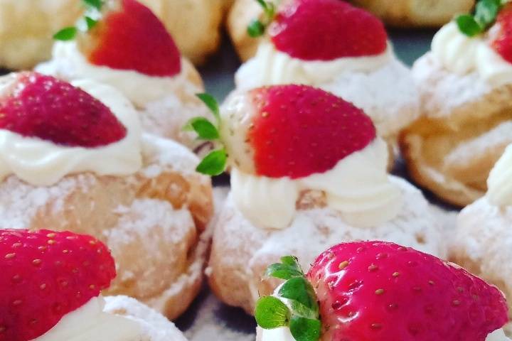 Carolinas de nata com morango
