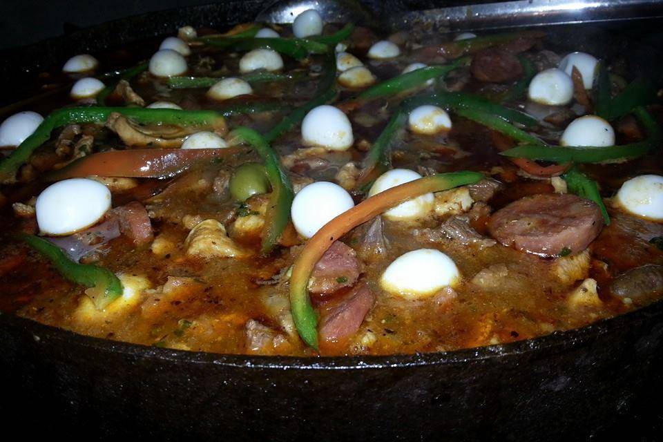 Cardápio de saladas variadas.