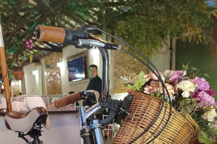 A bike marrom