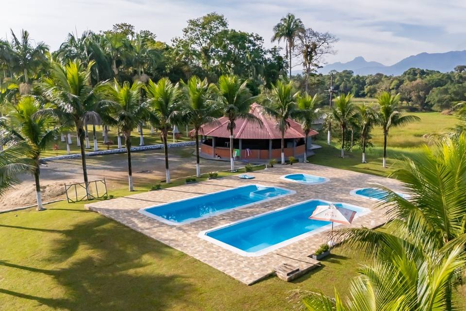 Piscinas e Quiosque