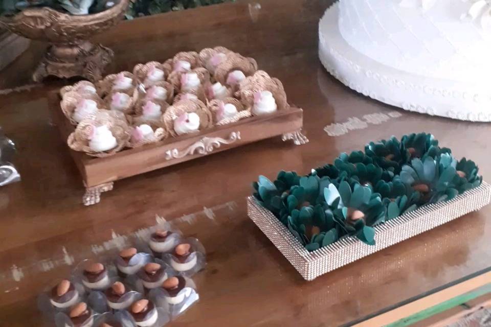Montagem de mesa de doces