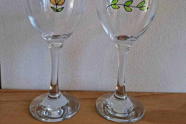 Taças de vidro pintadas a mão