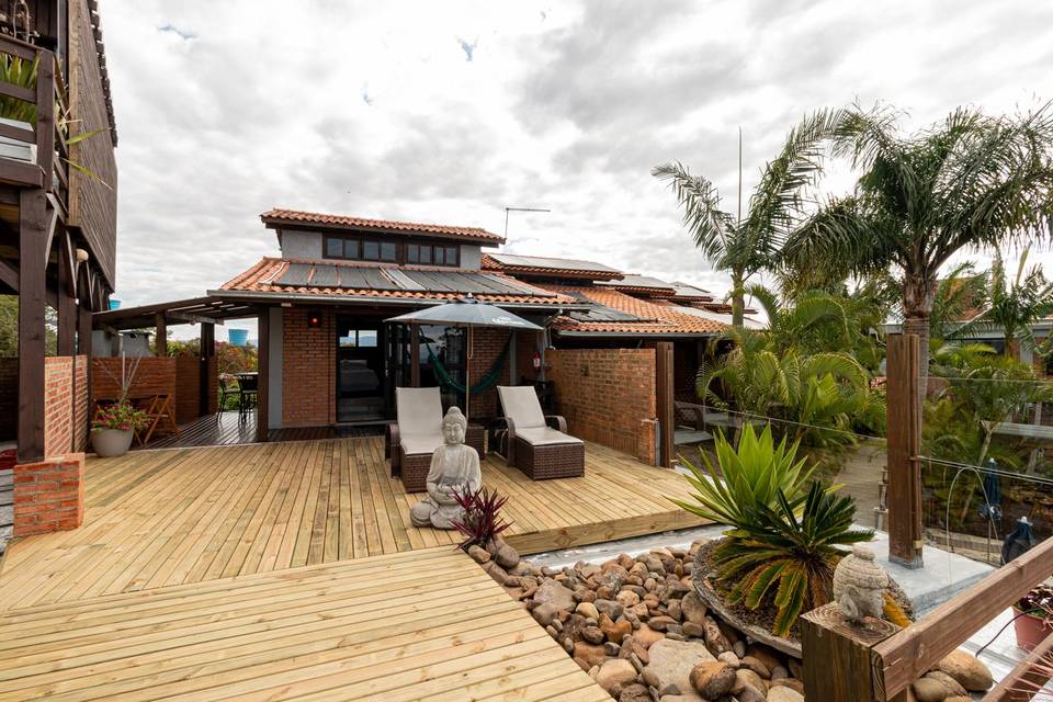 Deck com vista para o mar
