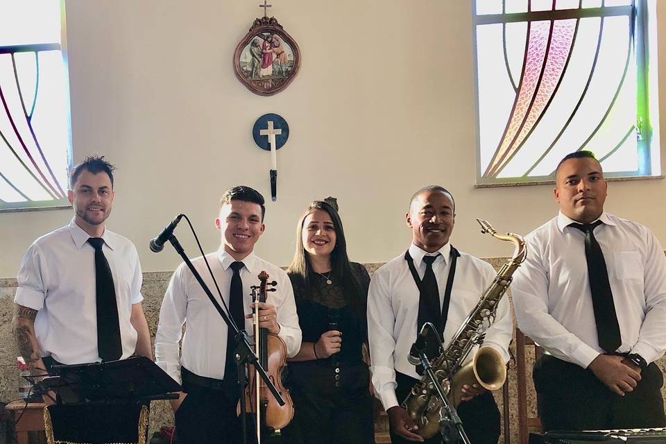 Equipe: Voz/Piano/Sax/Violino