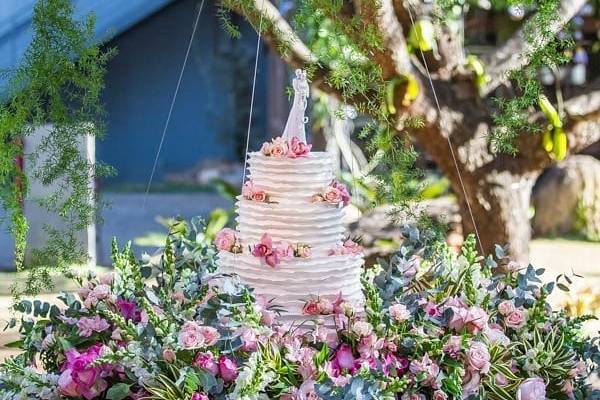 Rufle cake com flores naturais