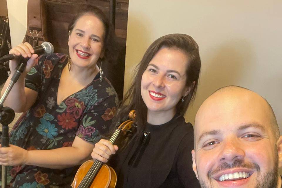 Trio de Voz, Violão e Violino