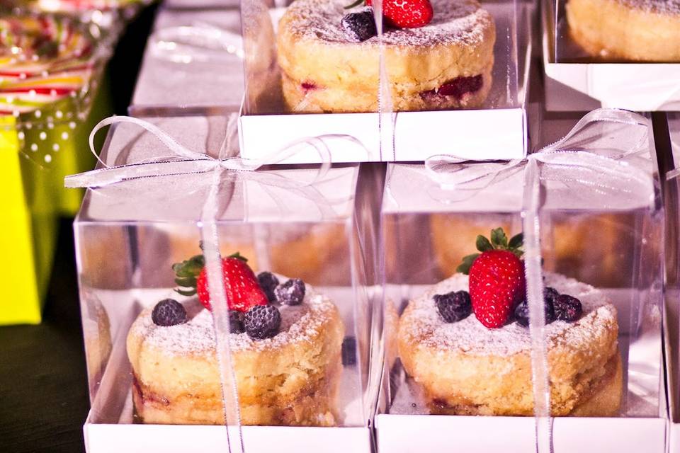 Mini naked cakes