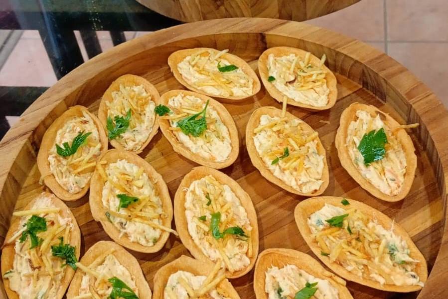 Canapês de frango e caponata