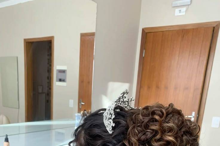 Penteado em cabelo cacheado