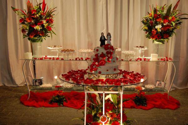 Mesa de bolo de casamento ilum