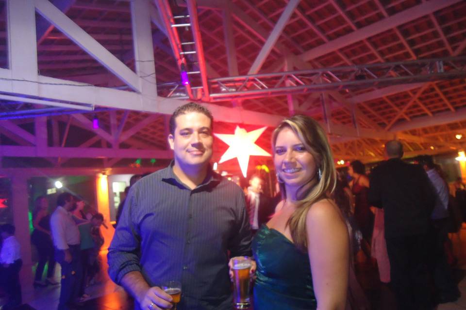 Convidados na pista de dança