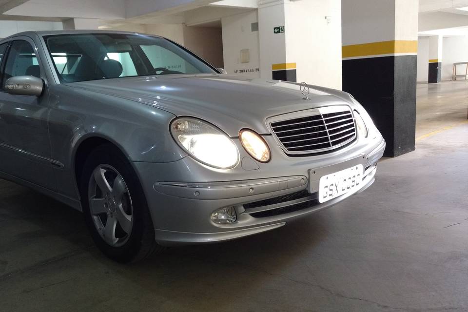 Mercedes E 320 Prata