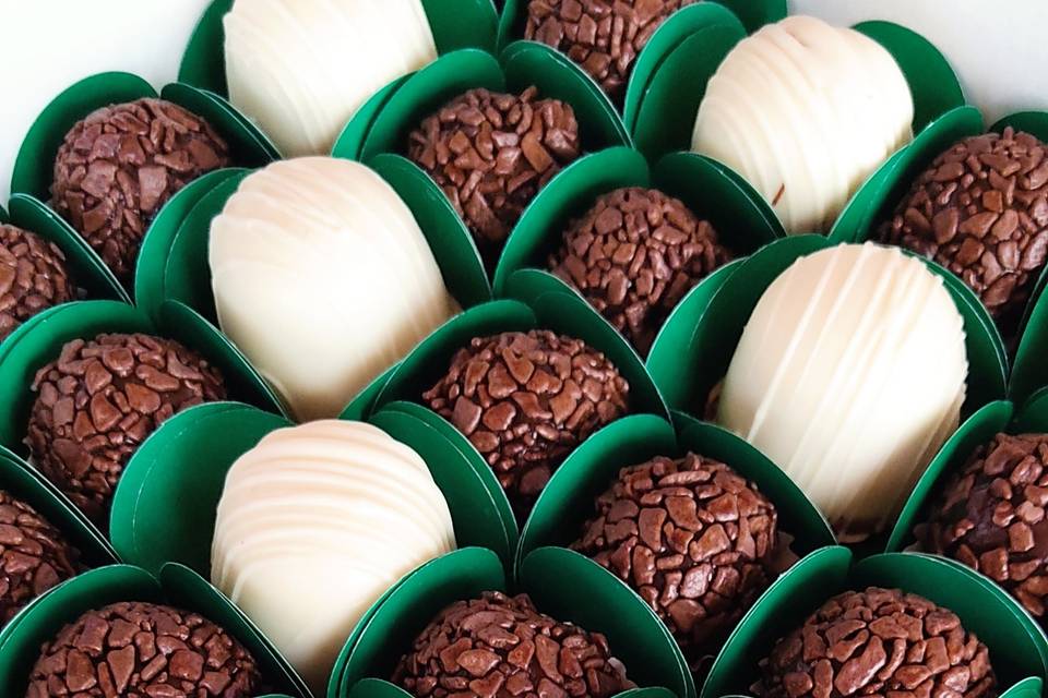 Trufas de damasco e brigadeiro