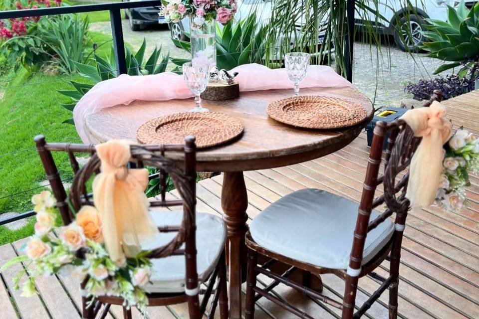 Mesa dos noivos com chiffon