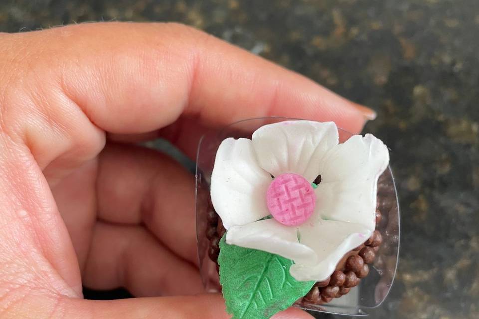 Brigadeiros florais