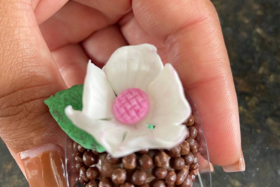 Brigadeiros florais