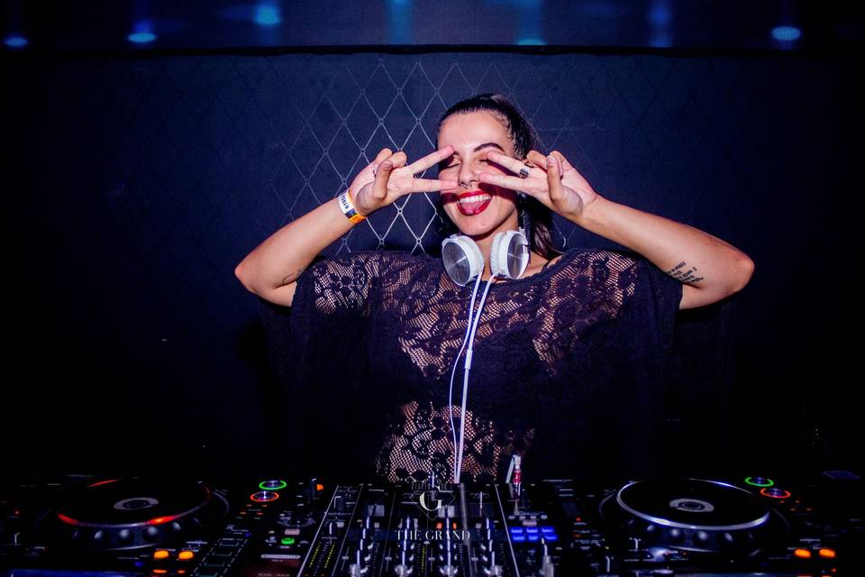 DJ Yara Cristina