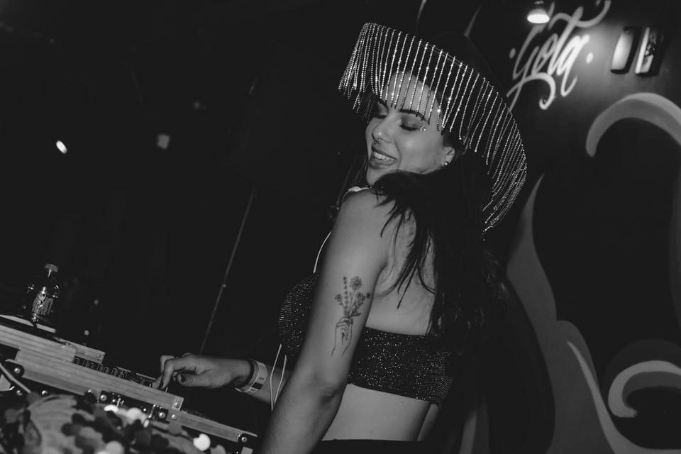 DJ Yara Cristina