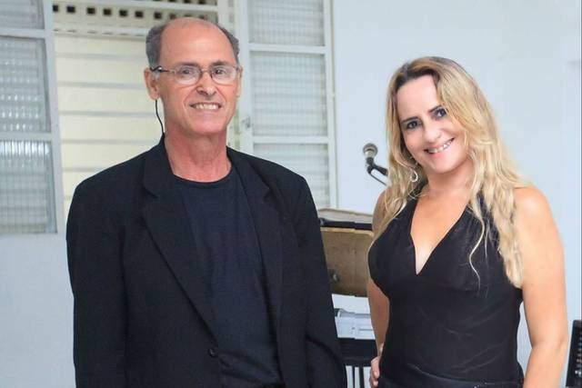 Duo teclado e cantora