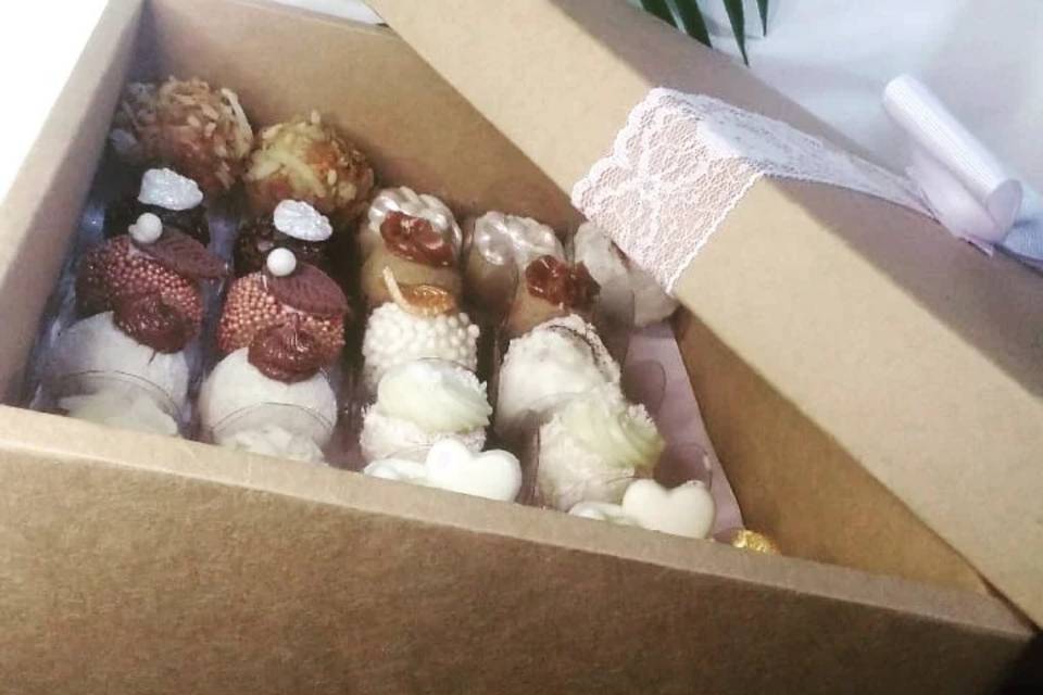 Caixa brinde de doces aqui na