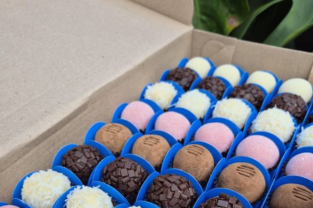 50 unidades de brigadeiros