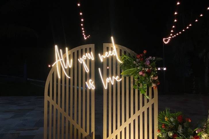 Letreiro Neon LED com Base MT