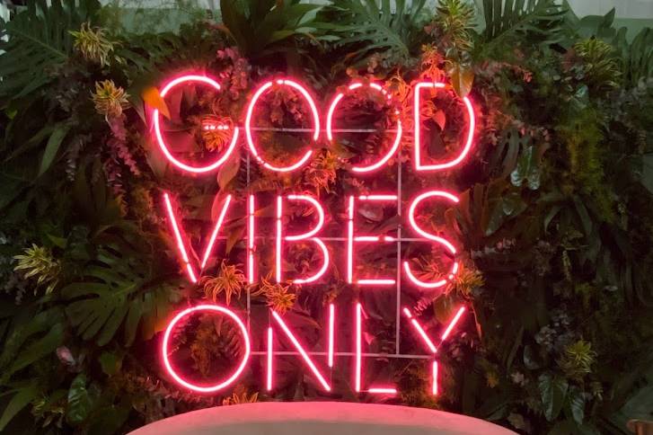 Letreiro Neon LED com Base MT